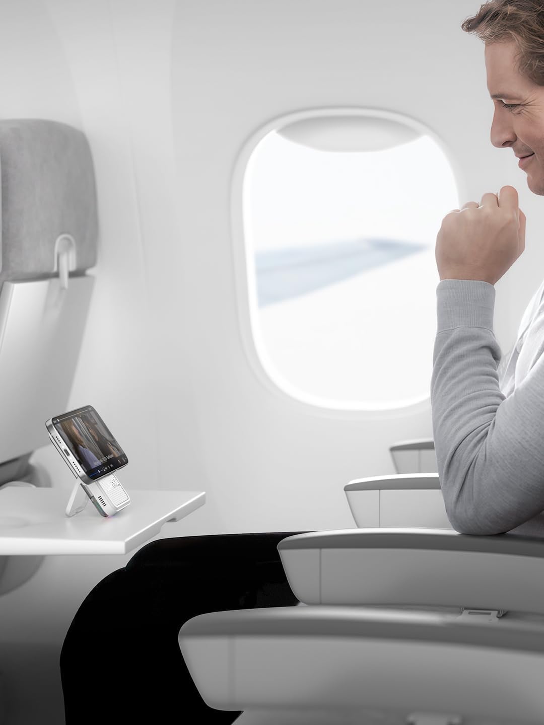 ആന്തരികം view of the CarbonMag power bank showing the cooling fan and components