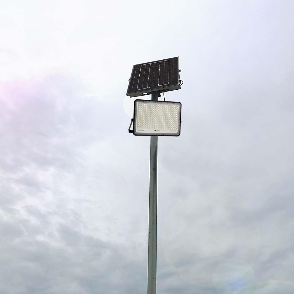 V-TAC Kit pannello solare con proiettore 2600 lumen 4000K 3metri di cavo batteria sostituibile VT-240W - 7830