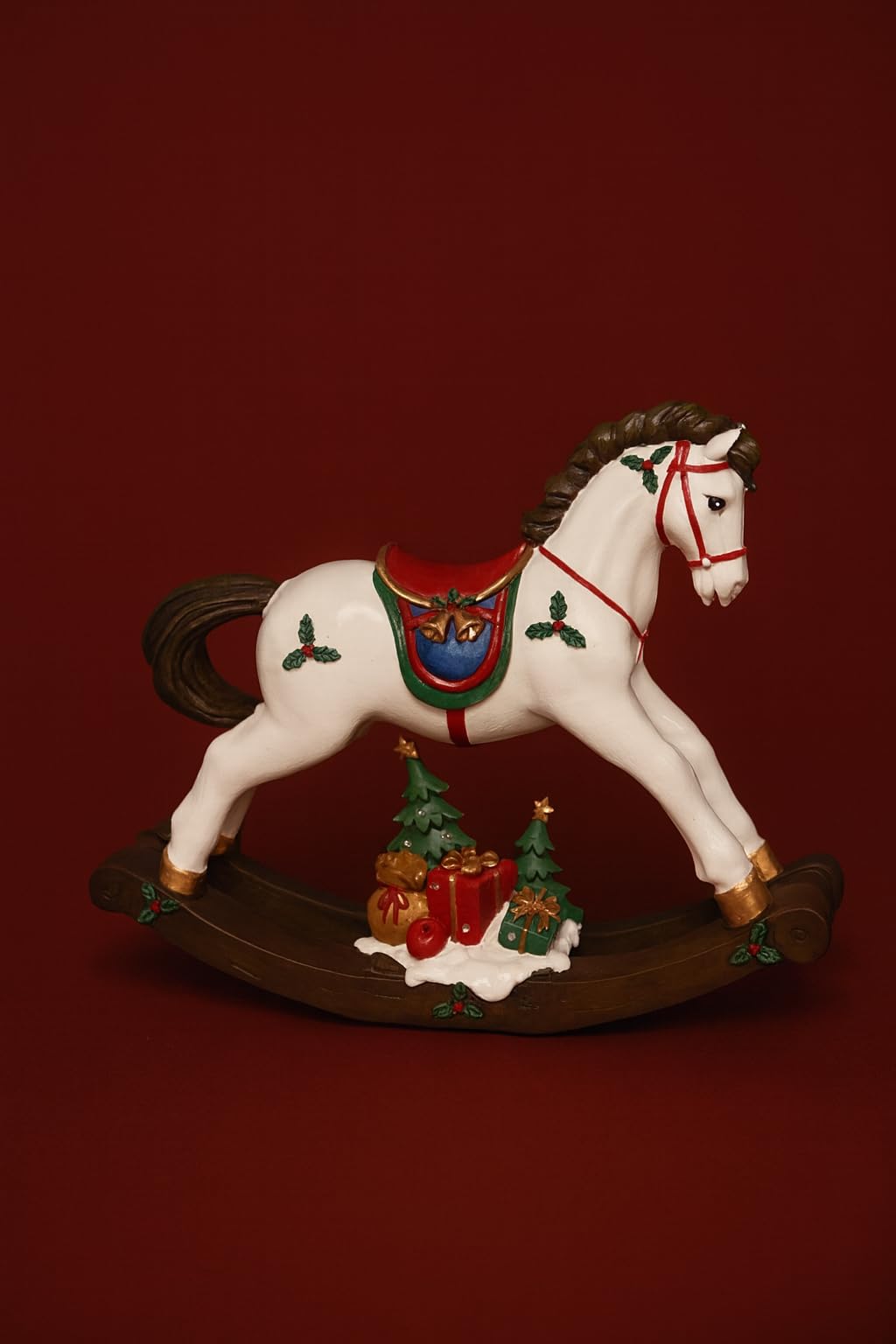 KAROLINE&CO. Weihnachtsdeko Nussknacker Figur – Klassische Weihnachtsdekorationen – Schaukelpferd Weihnachten 50 cm als dekorative Figur im traditionellen Stil