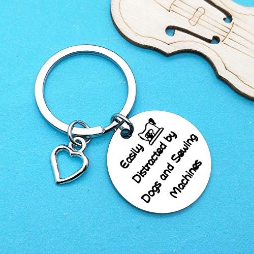 Ximalun Dog Lover Gift Keyring Quilting Gift Easily Distracted by Dogs and Sewing Machines Keyring Christmas Birthday Gifts Sewing Gifts for Quilters and Sewers