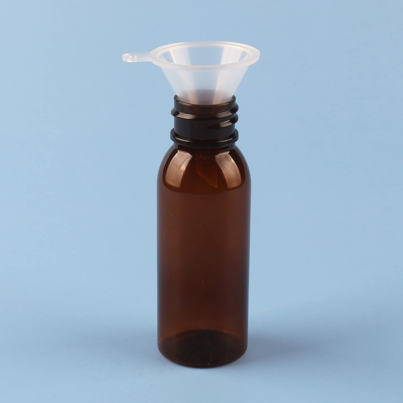 100 Stück Leer Klein 30ml Braun Plastik PET Sprühflasche Reise Zerstäuber mit Weiß Sprühkopf Nebel Reiseflaschen Parfümzerstäuber für Kosmetik Parfüm mit 4x Trichter