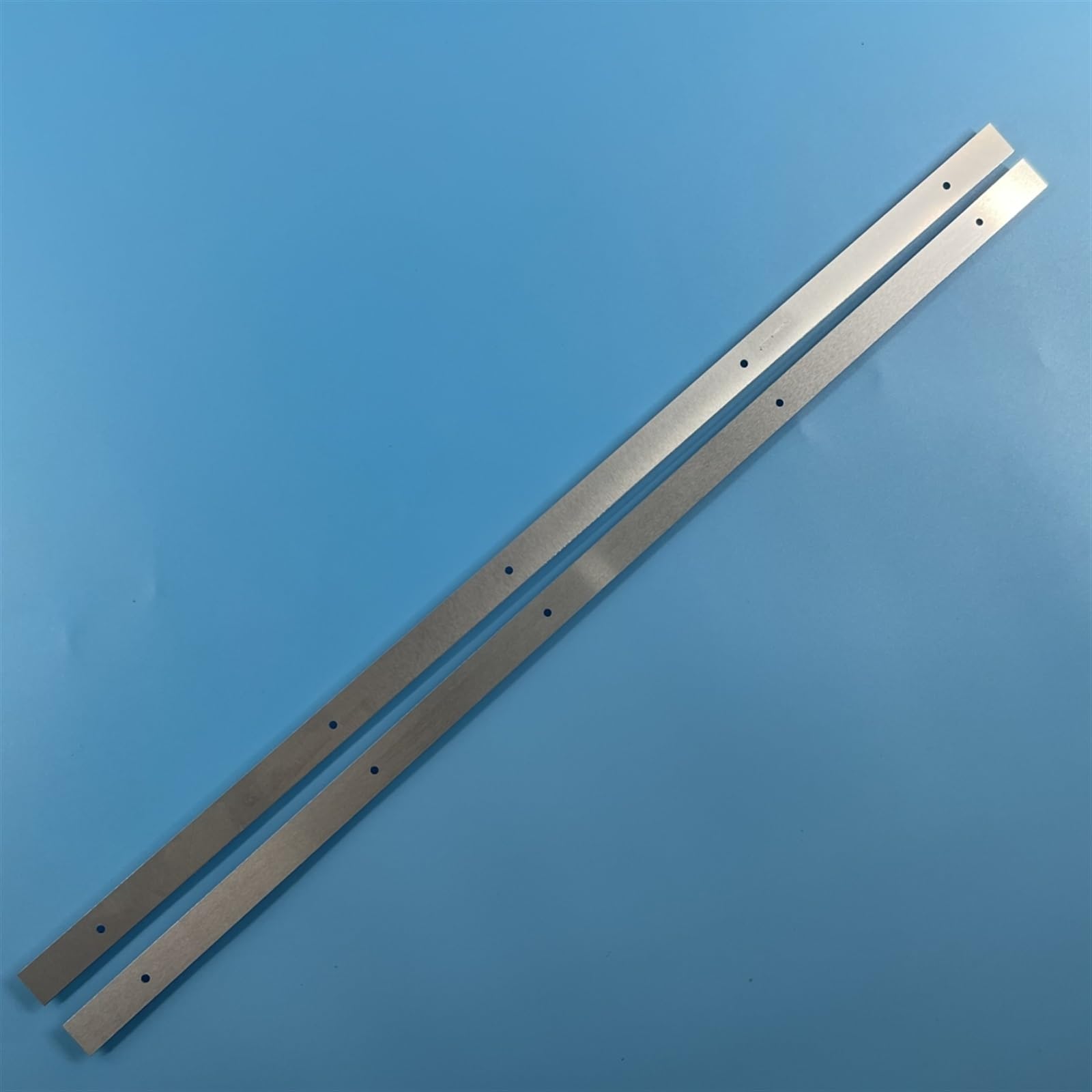 Bandes de rétro-éclairage LED TV NVT-32H103W, CC02320D562V08 320L(320E9) 2X6 6S1P 1210, règle de Bandes CC02320D562V04 32E9 2X6 16/3/18 560mm(4PCS 2TV)