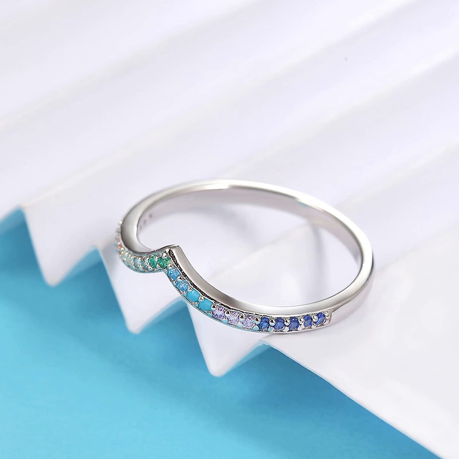 Qings Bague en Forme de V Arc-en-Ciel, Colorée CZ Bague à Chevrons Empilables Bague en Argent Sterling 925 pour Fiançailles de Mariage d'anniversaire, Cadeaux de Bijoux pour Femmes Filles