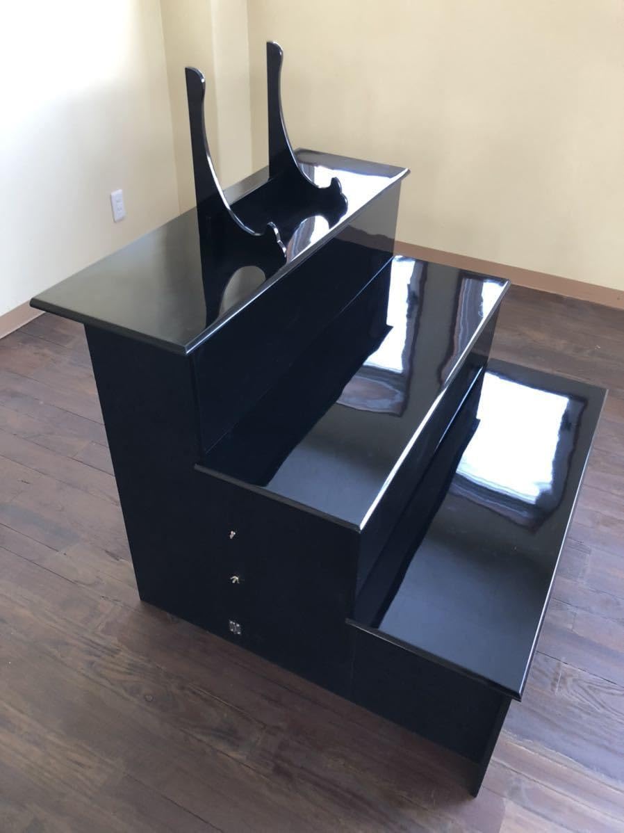 Amazon.co.jp: 黒塗三尺三段写真立付 1台 : ホーム＆キッチン