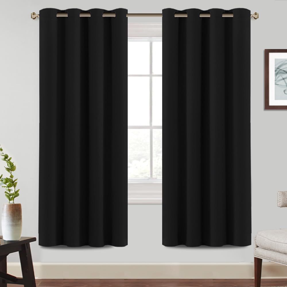 BellaHills 100% Tende Oscurante con Anelli da Interno 2 Pezzi, Termiche Isolanti, Anti-Rumore, Ideali per Camera da Letto e Soggiorno L132 x A214 cm, Nero