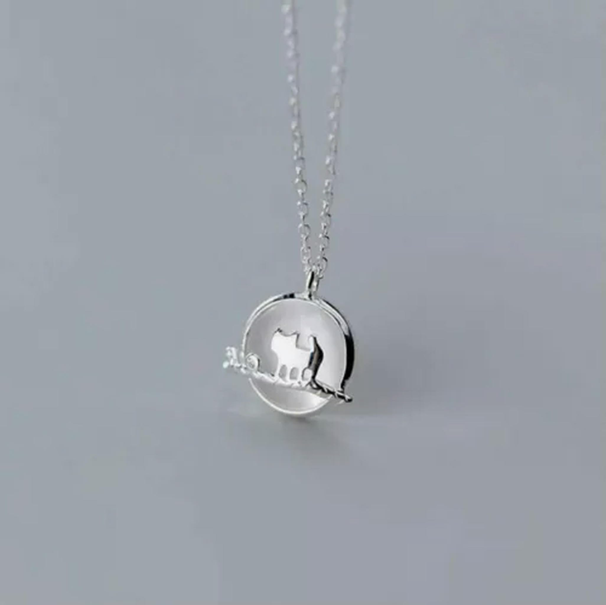 Collier pendentif chat rond en argent 925, un bijou raffiné au style intemporel