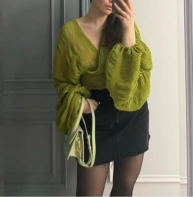 Sumleno Womens Bell Sleeve Tops Sexy Vintage V-neck Long Sleeves Lace Renaissance Shirt Y2K Aesthetic Dressy Top2