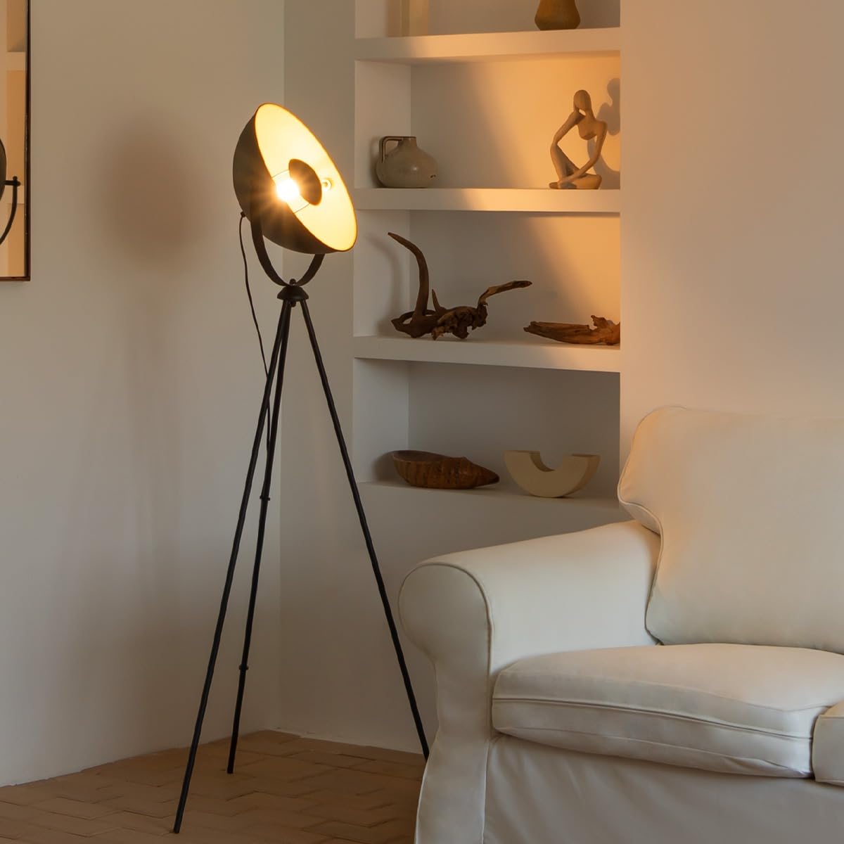 Home Sweet Home Lampada da terra a treppiede industriale, stile retrò nero e oro con faretto vintage, altezza 148 cm in metallo per soggiorno e camera da letto, lampadina inclusa