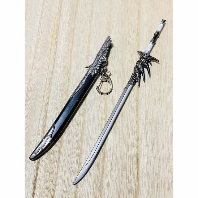 Amazon.co.jp: 飛竜刀 銀 モンスターハンター モンハン 剣 ミニ武器