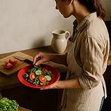 assiette berry haute porcelaine Apportez une touche de couleur à votre table avec notre assiette plate en verre rouge. Mesurant 26,8 cm de diamètre et 2 cm de hauteur, cette assiette est parfaite pour servir vos plats avec élégance. Son design moderne et sa teinte vibrante en font un choix idéal pour toutes les occasions !