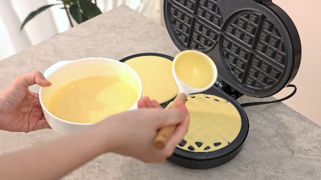 Amazon.com: Double Waffle Maker 6 Inch, 1200W Belgian Waffle Maker