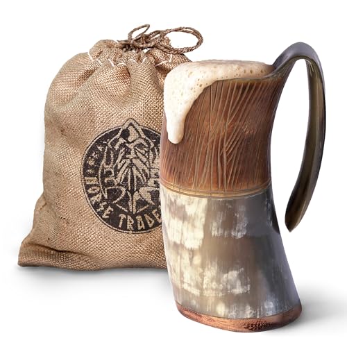 Norse Tradesman Taza de Cuerno para Beber Vikingo Genuino - Jarra de Cerveza Vikinga Premium de 500 ml con Fondo de Madera Súper Reforzada y Grabados Intrincados | The Jarl, Pulido, Grande