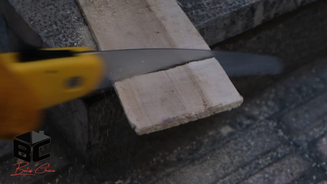 Sierra plegable Bates de 7 pulgadas para jardín miniatura 7
