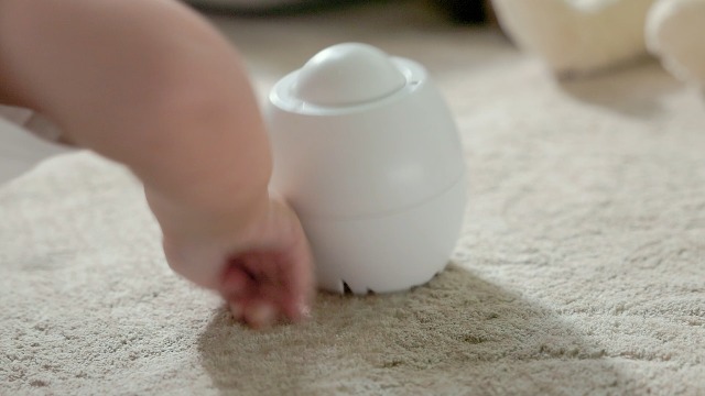 Amazon.com: Hape Roll 'n Hatch - Magical Egg-to-Chick Wobbler