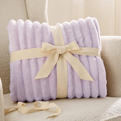 BEDSURE Kuscheldecke für Zimmer Deko - Wolldecke & Fleecedecke, Sofadecke, Weiche Warme Grobe Korddecke für Couch, Geschenke für Frauen, Tagesdecke, Lavendel, 150 x 200 cm