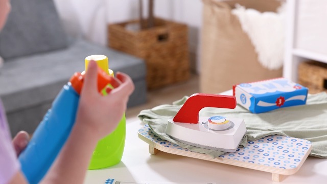 Amazon.com: Melissa & Doug Laundry Basket Play Set with Wooden