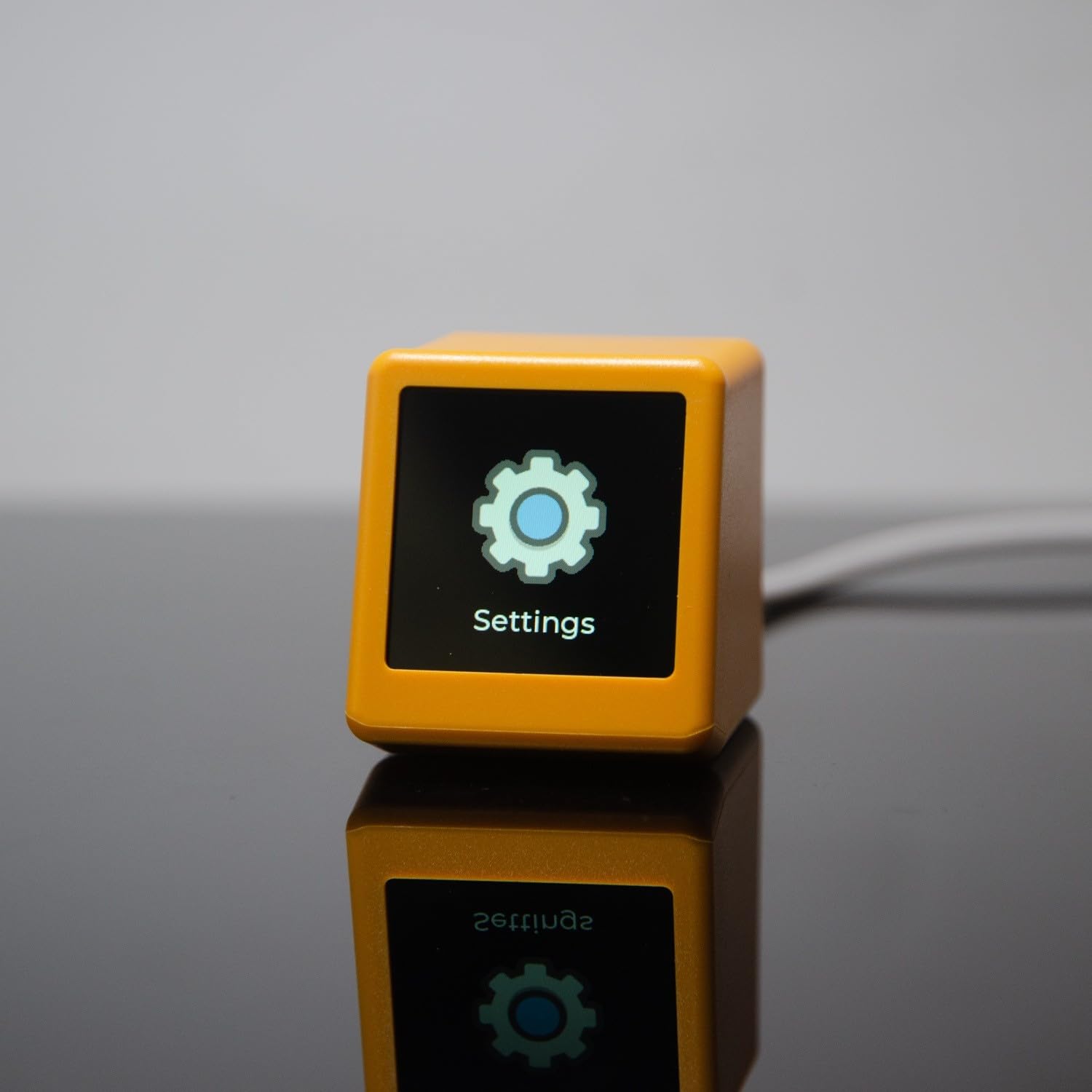 Dispositivo desktop multifunzione di GeekMagic Smalltv PRO Offre ticker del prezzo di criptovaluta, aggiornamenti dei tassi di cambio e orologio per i trader (bianco)