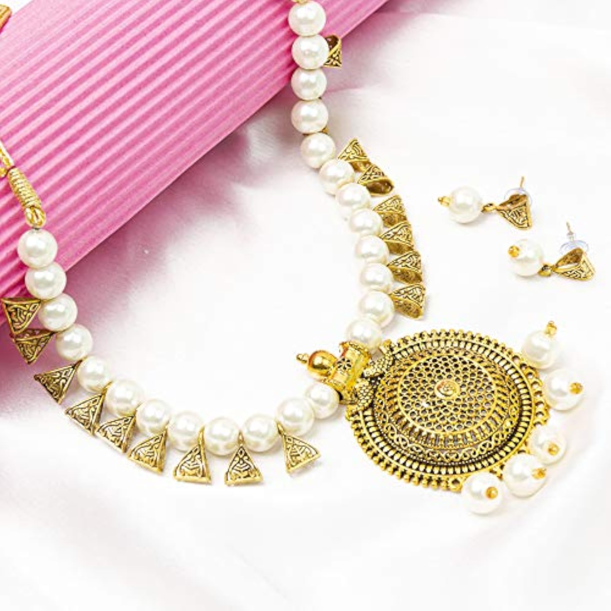Chic Gold Necklace and Earrings Set