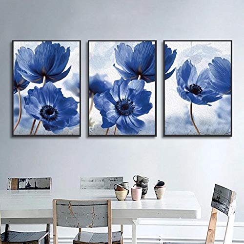 Belles fleurs bleues en peinture murale pour une maison sereine