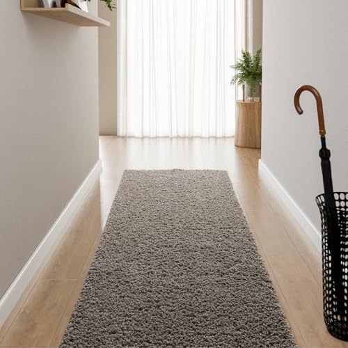 Interiyou Tapis Poils Longs Sofia - 70x200 Gris Clair - Moelleux et uni - Lavable et antidérapant - Fibres Douces pour Salon, Salle à Manger, Cuisine, Couloir