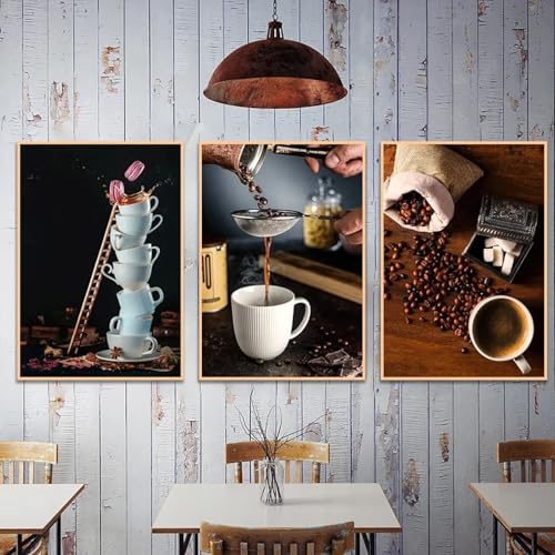 Déco murale café à la main sur toile vintage pour rompre la monotonie d'une cuisine sans âme