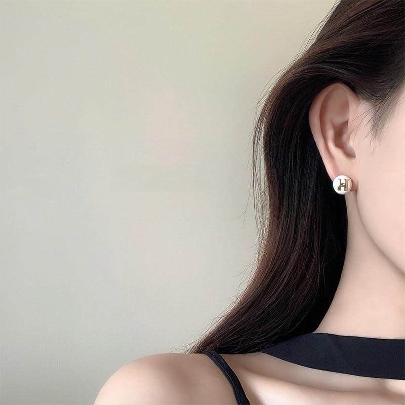 The stud earrings are small and exquisite. You don't need to take them off when sleeping. This is a light luxury pure silver summer earring for women3