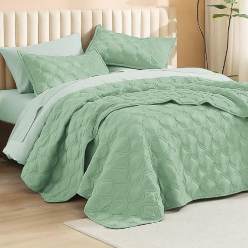 Image of Litanika Sage Green Quilts Queen Size Bedding Set - Full Lightweight Summer Comforter Bedspreads & Coverlets - Boho Farmhouse Bedding Cover Bed Decor All Season - 3 Pieces (1 Quilt, 2 Pillowcases)