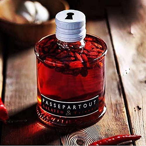 Extra Virgin Olive Oil With Chili for Healthier Cooking nourishing Food , Rich In Taste , Premium & Light , Healthy Oil Choice