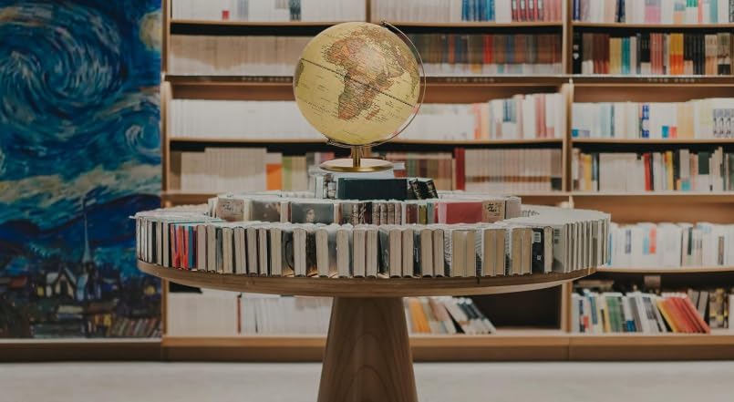 Vintage 15cm Terracing Globe with Bronze Metal Base - Rotating English Map - Decorative Globe Small for Desk, Office, Library or Educational Gift