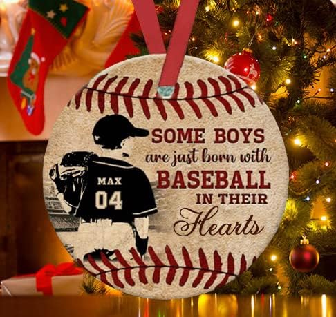 Miniatura 1 de Adornos circulares personalizados para niños con béisbol en sus corazones, adornos de cerámica para árbol de Navidad, decoración de pino colgante,