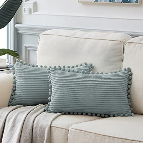 Fancy Homi Paquete de 2 Fundas de Almohada Decorativas lumbares con Pompones, de Pana Suave, rectangulares, Lisas, para sofá, Dormitorio, Sala de Estar (30 x 50 cm, Color Azul grisáceo)