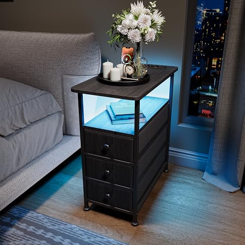 MASAJIA - Mesita de noche con luz LED y estación de carga, con 3 cajones, tela y estante abierto, mesa auxiliar para dormitorio, salón o sofá