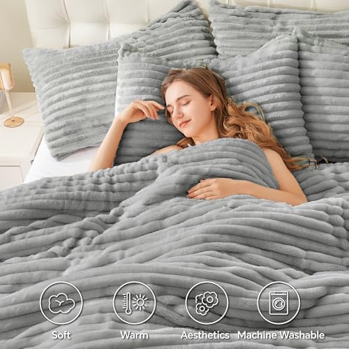 BEDELITE Fleece Oversized Queen Comforter Set -Super Soft & Warm Fluffy Light Grey Bedding, Luxury Fuzzy Heavy Bed Set for Winter with 2 Pillow Cases