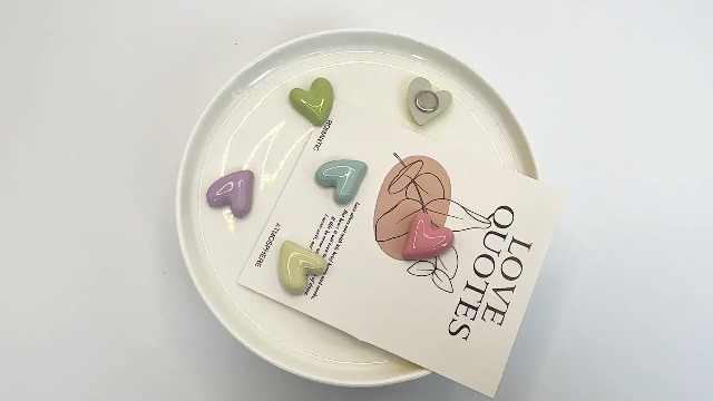 Set de 18 imanes decorativos en forma de corazón rosa miniatura 7