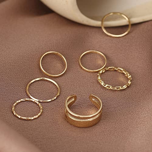 Detailaufnahme eines einzelnen Guanyj Vintage Rings mit Gravur - Detailansicht von Guanyj 7 Ringe Vintage Set Deal für...