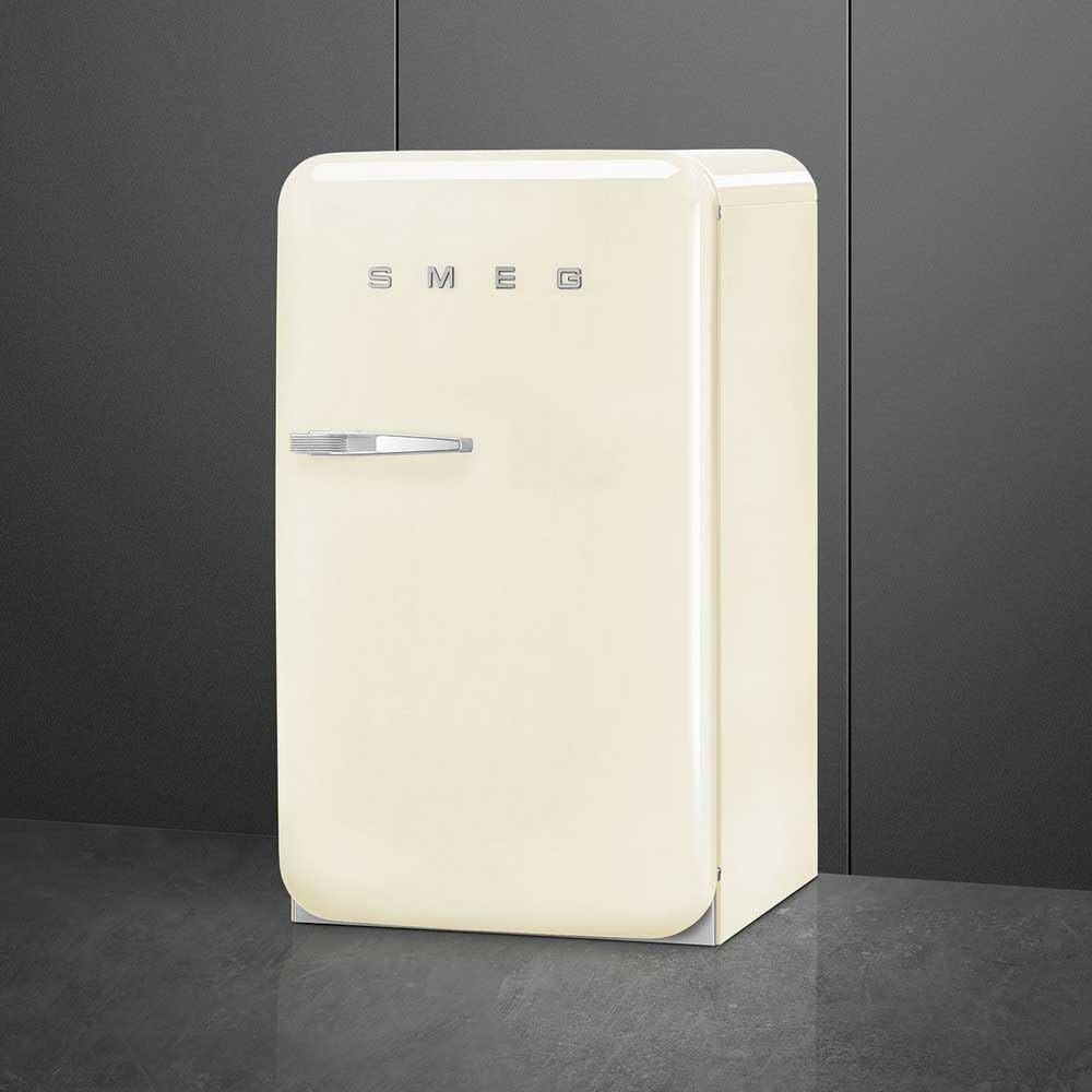 Smeg, FAB10RCR6 Réfrigérateur Table Top Vintage 1 Porte, 122L, Charnières à Droite, Froid Statique, Congélateur 17L, 1 Clayette Réglable, 1 Bac Légumes et Éclairage LED, H 97cm, Crème