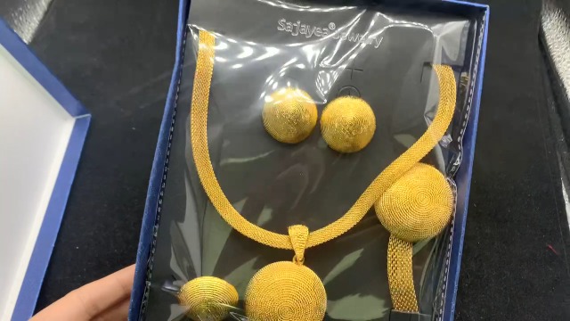 Gold jewelry set on Amazon Live