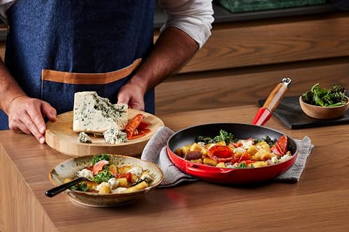 Foto von LE CREUSET Signature gusseiserne Bratpfanne mit Holzgriff 28 cm Kirschrot, 20258280600422