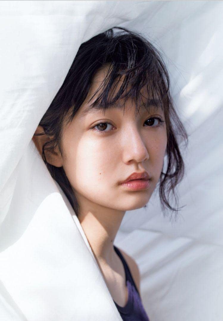 小宮山莉渚　サイン入りチェキ Amazon.co.jp: 小宮山莉渚(こみやまりな)写真集直筆サイン入り : おもちゃ