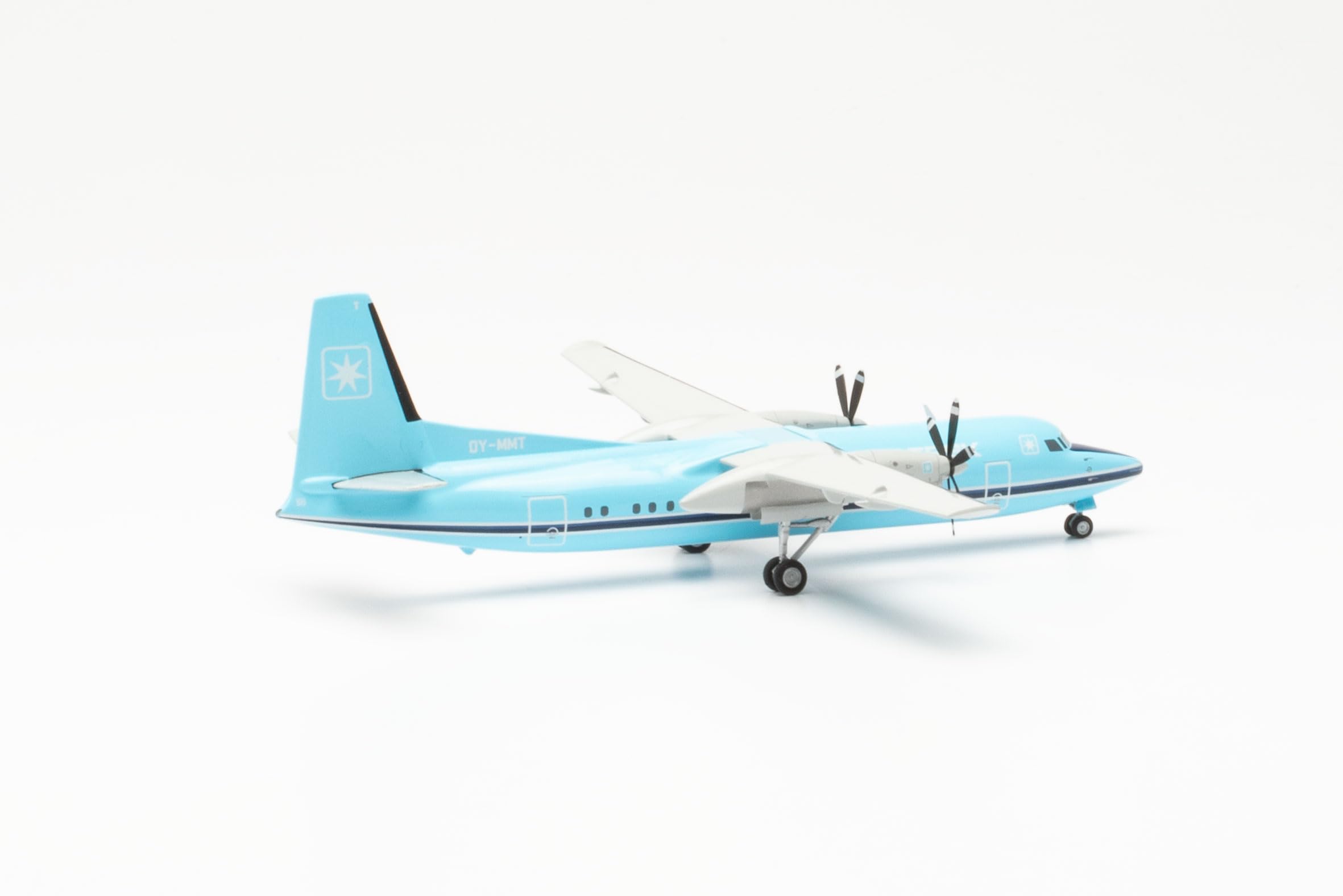 Herpa airplane model Maersk Air Fokker 50, OY-MMT on a scale of 1 : 200, metal miniature with pedastal, model building - Image 3