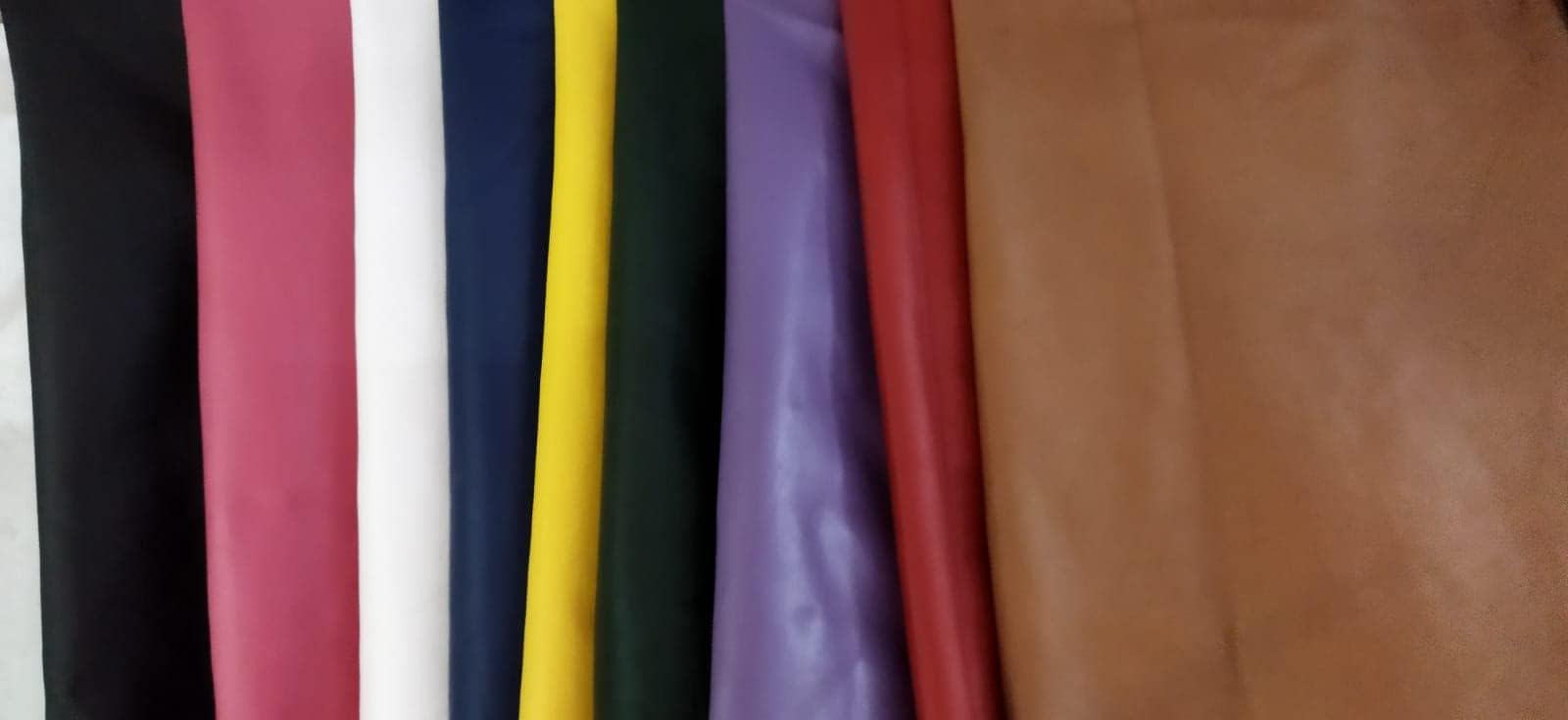 Peau de mouton de qualité supérieure en cuir nappa souple – Sans trous ni découpes (brun roux)