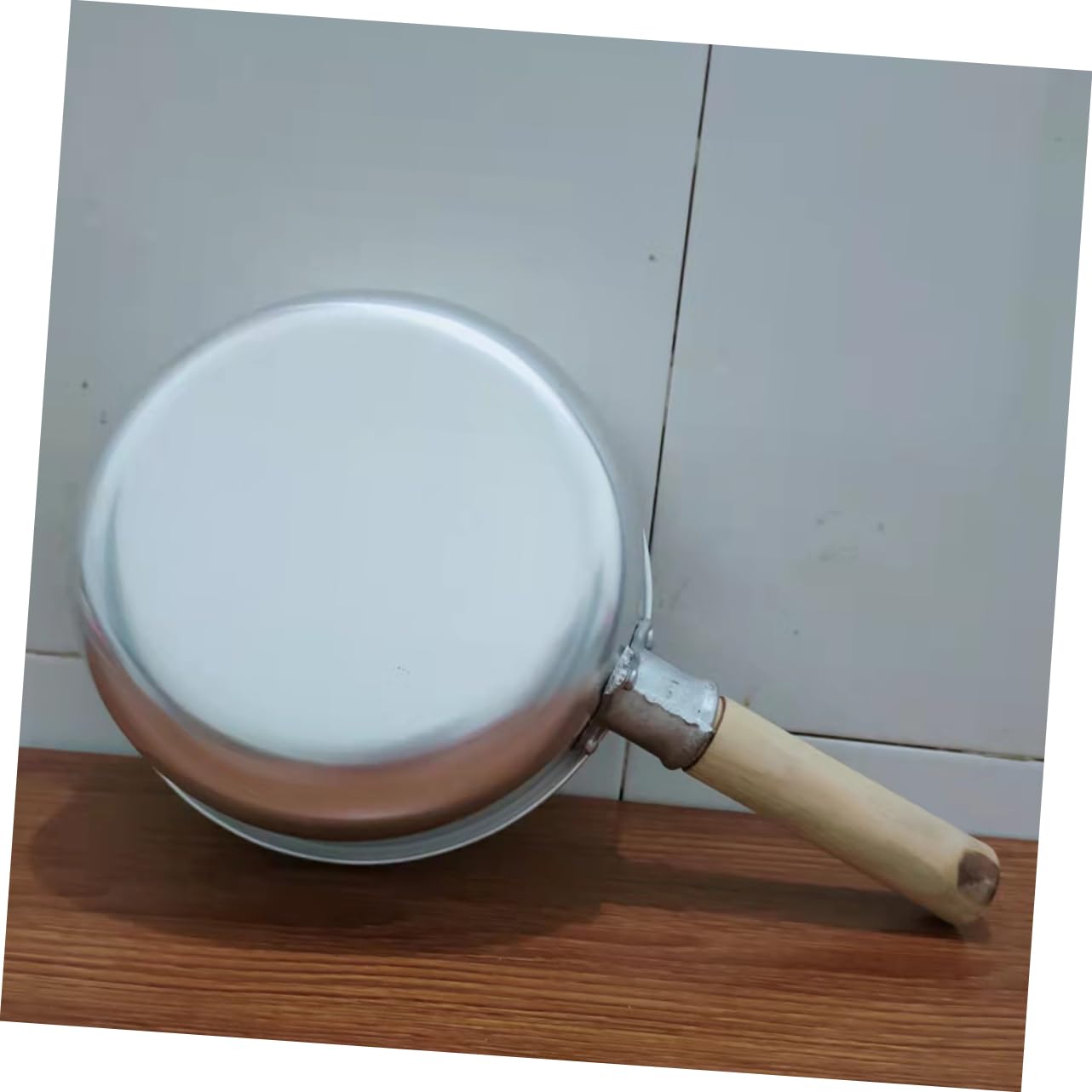 Gatuida Mestolo per acqua in alluminio Domestico maniglia mestolo acqua da cucina per annaffiare Gadget da cucina doccia bagno da bagno scola di legno Argento