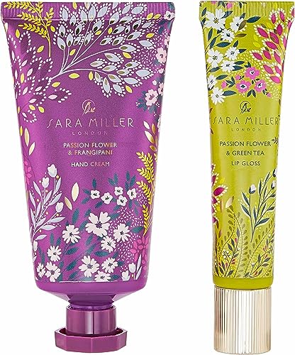 Sara Miller Beauty Crema de manos de 50 ml, brillo de labios de 10 ml, lata de recuerdo reutilizable, flor de la pasión y Frangipani, hidratante, tamaño de viaje, vegano y apto para crueldad, regalo