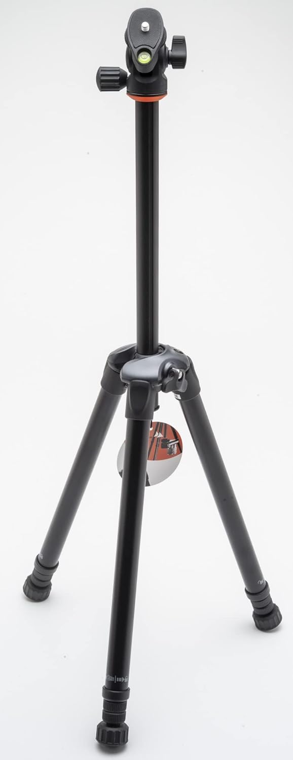 Vanguard Nivelo 214BK tripod with its center column fully extended