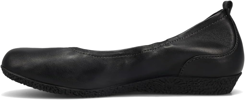 Taos Footwear Women's Chit Chat Flat