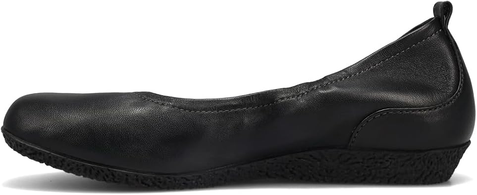 Taos Footwear Women's Chit Chat Flat