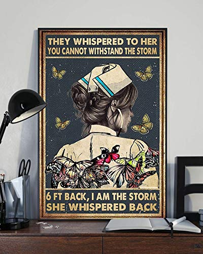 Póster de enfermería vintage con texto en inglés 'They Whispered To Her You Cannot Withstand The Storm She Whispered Back I Am The Storm', póster de metal de 8 x 12 pulgadas