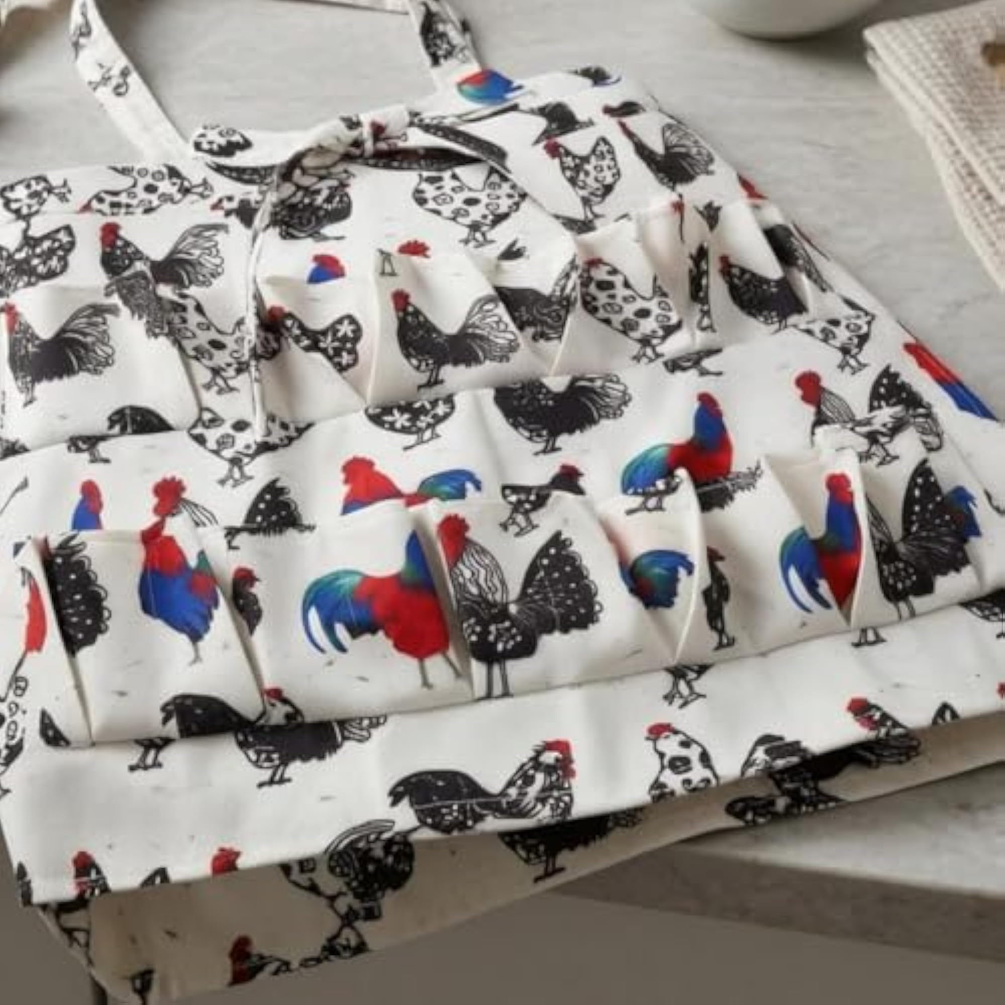 Multiple Pockets Egg Collecting Apron, Hands-Free Design