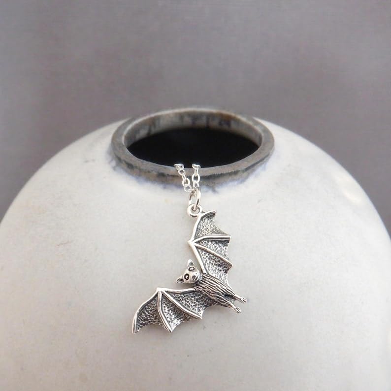 Collar de murciélago en plata 925 con acabado místico pulido 2