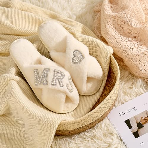 Bride Slippers for Wedding Day, Bride To Be Bridal Shower Gift for Women Bridesmaids, Personalized MRS Heart Pearl Letter Open Toe Fuzzy Flip Flops, Getting Ready Outfit, Bachelorette Party2